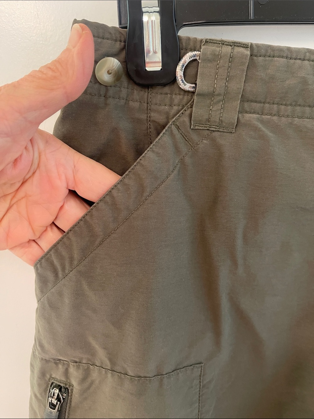 Columbia Women's Olive Cargo Shorts/ High Waisted - Picture 7 of 13